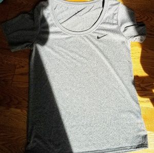 NWOT Nike drifit t shirt grey S.